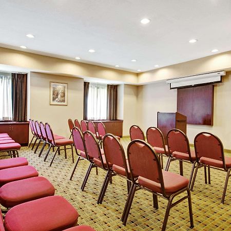 Super 8 By Wyndham San Antonio Airport North Hotel Ngoại thất bức ảnh